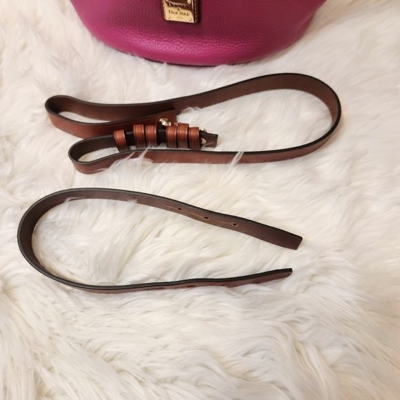 Dooney & Bourke Thea Feed | NWT Pebble Leather Large Bucket Bag Pink - Picture 3 of 12